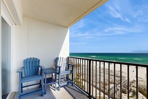 Property grounds - Lovely and Convenient Home In Beachfront Complex w/Shared Pool, WiFi, AC, & W/D (Fort Walton Beach)