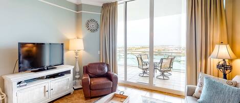 Télévision, lecteur de DVD, espaces bureaux