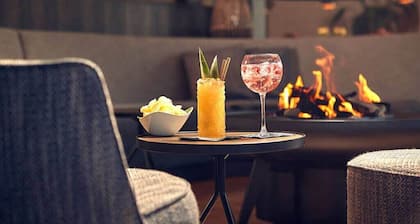 Island Comfort Steps from Ameland Beach, Dunes & Ferry – Hotel w/ Parking