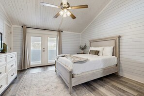 2 bedrooms, iron/ironing board, WiFi, bed sheets - Gorgeous coastal townhome with outdoor space & close to beach (Fort Walton Beach)