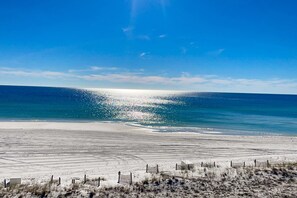 A beach with a clear sky and calm sea. - Gorgeous coastal townhome with outdoor space & close to beach (Fort Walton Beach)