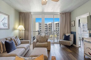 TV, offices - Fourth Floor Oceanfront Condo with Shared Pool, High-Speed WiFi, & Central AC (Fort Walton Beach)