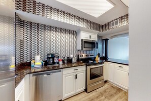 Fridge, microwave, oven, stovetop - El Matador 546 - Beachfront condo with two pools, sauna, & tennis court access - scenic balcony (Fort Walton Beach)