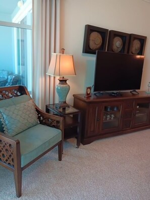 Smart TV - Legacy Tower Two 1103 overlooking the Gulf Coast. (Gulfport)