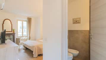 Căn hộ (2 Bedrooms) | 2 phòng ngủ, bàn ủi/dụng cụ ủi quần áo