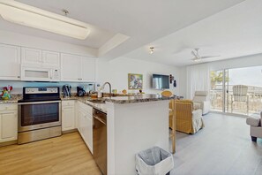 Fridge, microwave, oven, stovetop - Beachfront Condo, gorgeous views, shared pool and beach access (Fort Walton Beach)