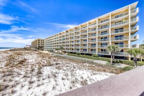 Exterior - Beachfront Condo, gorgeous views, shared pool and beach access (Fort Walton Beach)