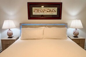 1 bedroom, WiFi, bed sheets - Beachfront Condo, gorgeous views, shared pool and beach access (Fort Walton Beach)