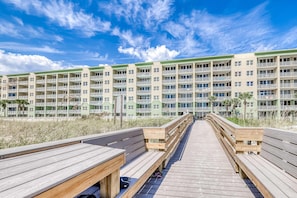Exterior - Beautiful beachfront home with shared pool and beach access (Fort Walton Beach)