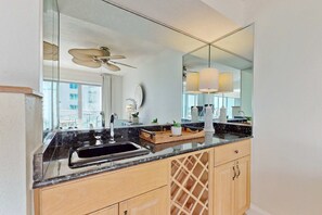 Interior - Stunning oceanfront condo with access to a shared pool and private beach entry (Fort Walton Beach)