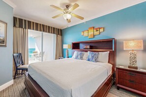 3 bedrooms, iron/ironing board, WiFi, wheelchair access - Beachfront condo with beach chairs, an umbrella, and a pool (Fort Walton Beach)