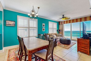 Dining - Beachfront condo with beach chairs, an umbrella, and a pool (Fort Walton Beach)