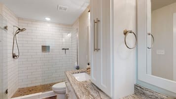 Douche, serviettes fournies