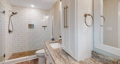 Stylish, dog-friendly townhome with firepit & enclosed yard - blocks to downtown