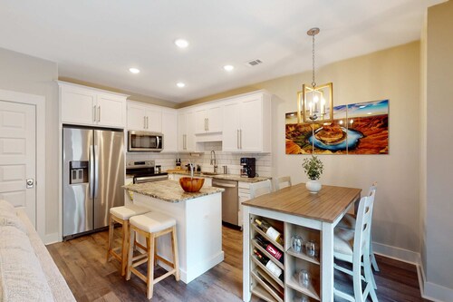 Stylish, dog-friendly townhome with firepit & enclosed yard - blocks to downtown