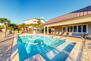 Pool - Beautiful Third-floor Condo with Private Balcony, Shared Pool & Hot Tub, Central AC (Miramar Beach)