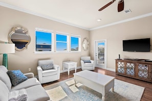 TV, offices - Gulfside condo with wifi, private balcony, central ac, W&D, pool, and hot tub (Miramar Beach)