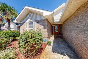 Exterior detail - Sunny Home with Private Patio, Outdoor Pool, Grill, Shared Beach Access, Fast WiFi (Miramar Beach)