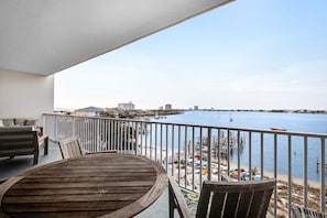Property grounds - 4th Floor Bayfront Condo With Private W/D & Shared Outdoor Pool (Pensacola Beach)
