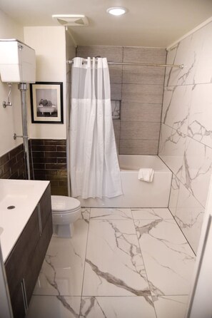 Hair dryer - Alabama Boutiq Hotel: St Nick Suite, kit & balcony (Tuscaloosa)