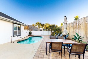 Pool - Gorgeous home with private pool and lots of outdoor space (Miramar Beach)
