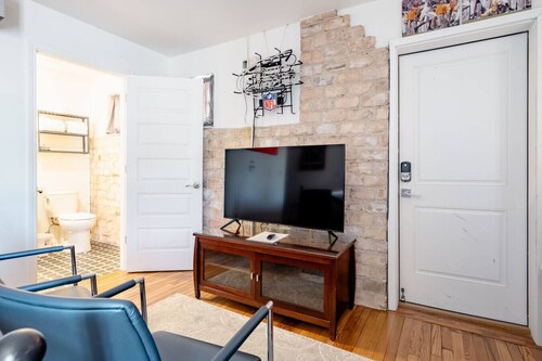 Alabama Boutique Hotel: #4 with Standing Balcony