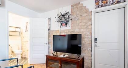 Alabama Boutique Hotel: #4 with Standing Balcony