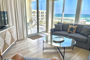 TV, DVD player, offices - 4th Floor Condo with Gulf View Fitness Center, Pools, Beach Access (Miramar Beach)