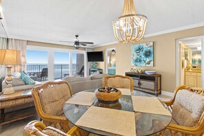 Dining - Fifth-floor, oceanfront condo with fast WiFi & pool - snowbirds OK (Miramar Beach)