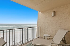 Property grounds - Fifth-floor, oceanfront condo with fast WiFi & pool - snowbirds OK (Miramar Beach)