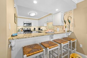 Fridge, microwave, oven, stovetop - Fifth-floor, oceanfront condo with fast WiFi & pool - snowbirds OK (Miramar Beach)