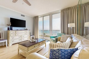 TV, offices - Gorgeous corner unit with plenty of space, shared pool and beach access (Fort Walton Beach)