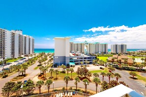 Property grounds - Luxurious Gulf view home w/ a private balcony, shared pool, & on-site golf (Miramar Beach)