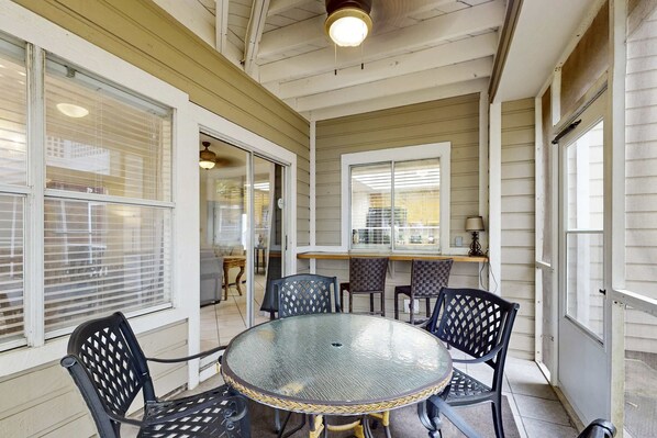 Dining - Modern Resort Home with Shared Hot Tub, Pool, Free WiFi, and Beach Access (Miramar Beach)