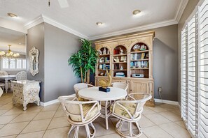 Dining - Oceanfront condo with heated pool, tennis, grilling station, & gym - balcony (Miramar Beach)