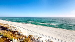 På stranden