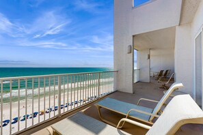 Property grounds - Oceanfront condo with heated pool, tennis, grilling station, & gym - balcony (Miramar Beach)