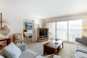 TV, DVD player, offices - Bright oceanfront condo on 3rd floor with Gulf views, outdoor pool & gym (Miramar Beach)