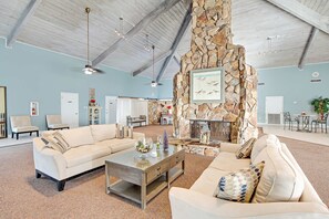 Interior - Bright oceanfront condo on 3rd floor with Gulf views, outdoor pool & gym (Miramar Beach)
