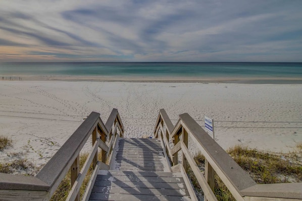 Beach nearby - Upscale studio at The Village of Baytowne Wharf with AC, pool, hot tub & gym (Miramar Beach)