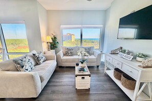 TV, offices - Cozy coastal condo withlots of space, shared pool and beach access (Miramar Beach)