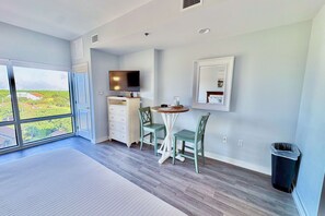 2 bedrooms, WiFi, bed sheets - Cozy coastal condo withlots of space, shared pool and beach access (Miramar Beach)