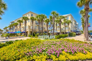 Exterior - Adorable studio for two just steps from the beach - shared pools & tennis court (Santa Rosa Beach)