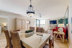 TV, DVD player, offices - Charming retreat steps from the Gulf w/on-site hot tub, pool, gym, A/C (Miramar Beach)