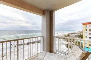 A balcony with a view of the beach and ocean. - Floor Condo Gulf Front, Nearby Shopping & Dining Seasonal Beach Service (Fort Walton Beach)