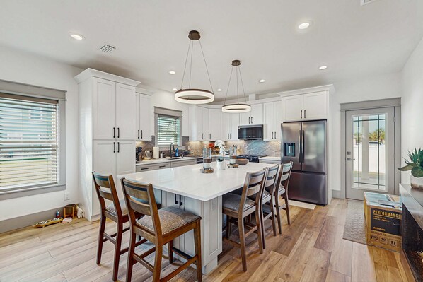 Fridge, microwave, oven, stovetop - Gorgeous coastal home with plenty of space, shared pool and easy beach access (Mexico Beach)