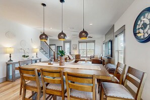 Interior - Gorgeous coastal home with plenty of space, shared pool and easy beach access (Mexico Beach)
