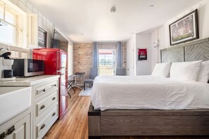 Bureau, fer et planche à repasser, Wi-Fi, draps fournis