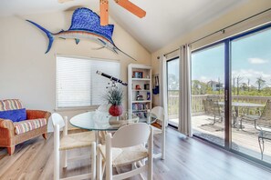 Dining - Dog-friendly home near the beach with beach gear, on-site pool & tennis (St. George Island)