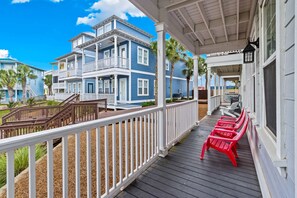 Terrace/patio - Gulf & canal views with modern amenities, pool, & beach access (Mexico Beach)